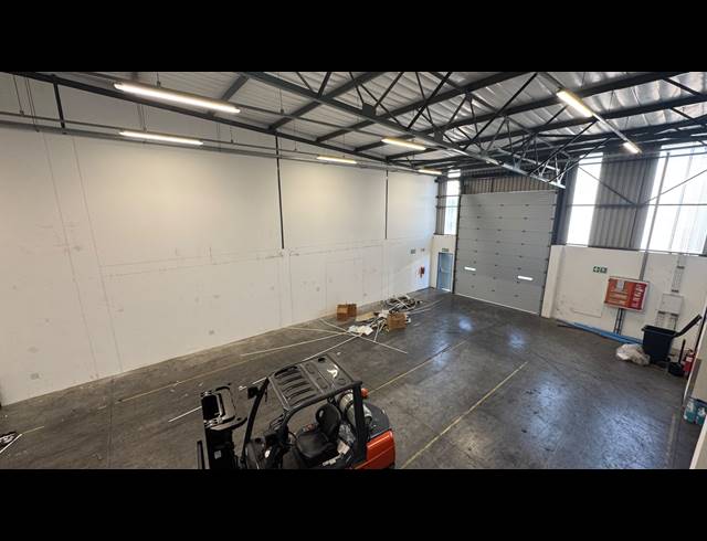 501M² WAREHOUSE TO LET IN LONGLAKE